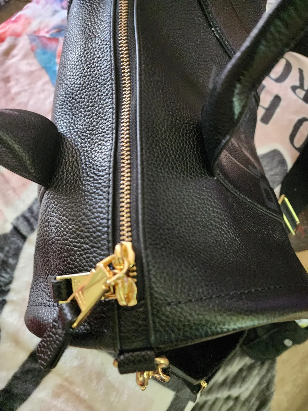 Marc Jacobs compact pebbled